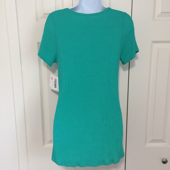 LuLaRoe | NWT Green Ribbed Classic T - Picture 2 of 5